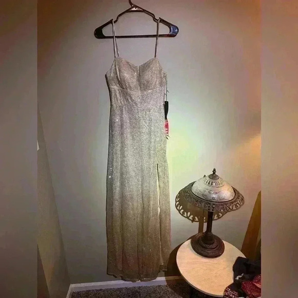 City Triangles Sequence prom dress size 7 NWT - Picture 1 of 11